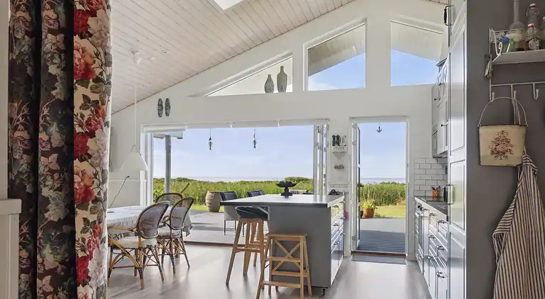 Fantastisk sommerhus med havudsigt 