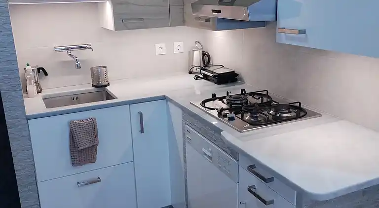 Seafront Apartment With Sea View YR11