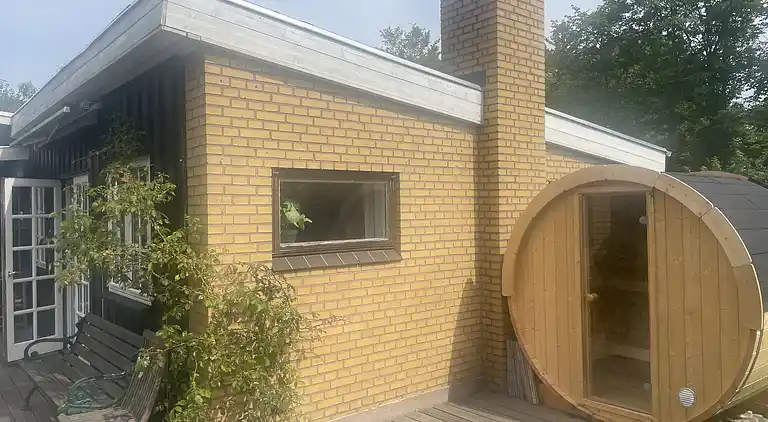 Geräumiges Ferienhaus mit Pool.