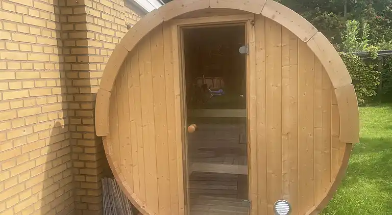 Geräumiges Ferienhaus mit Pool.