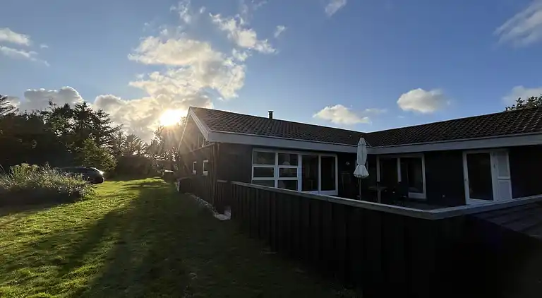 Dejligt  sommerhus tæt på stranden