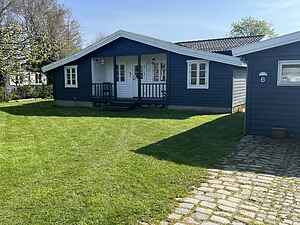 Dejligt sommerhus med kig til vandet