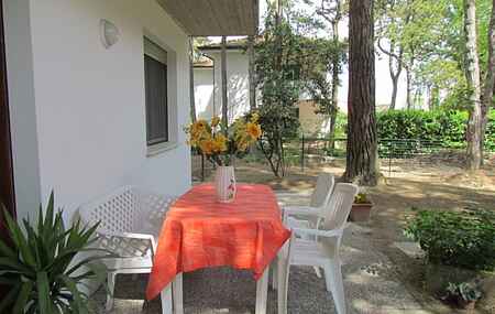 Charming apartment with fenced garden