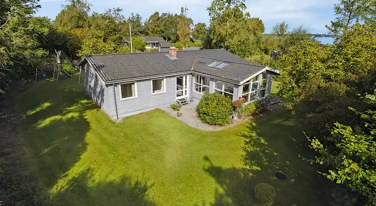 Dejligt sommerhus med kig til Limfjorden