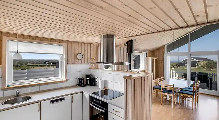 Stort familiehus med smuk udsigt over Venø bugt