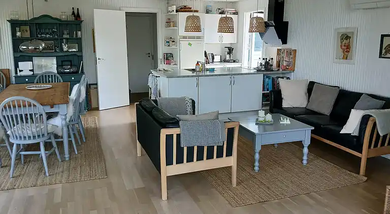 Sommerhusidyl nær vandet med plads til familien