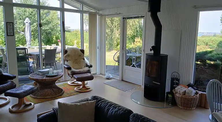 Sommerhusidyl nær vandet med plads til familien