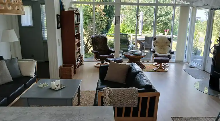 Sommerhusidyl nær vandet med plads til familien