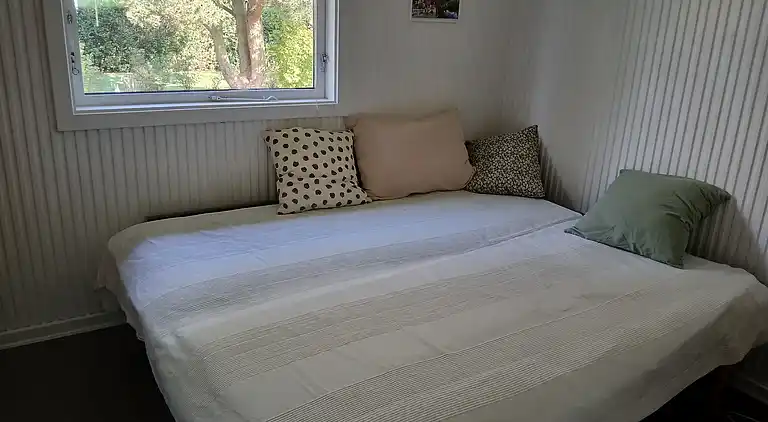 Sommerhusidyl nær vandet med plads til familien