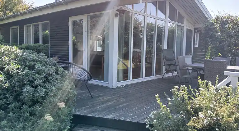 Sommerhusidyl nær vandet med plads til familien