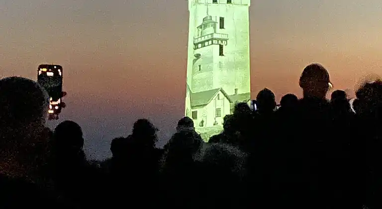 Meerblick und Ladestation für Elektroauto