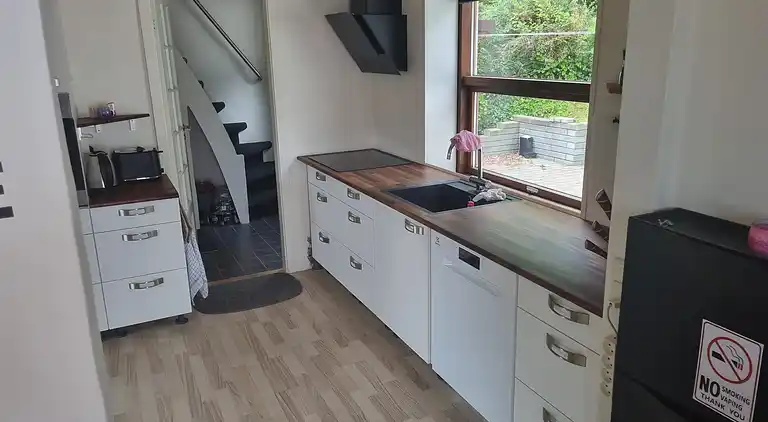 Nyd dette charmerende byhus tæt på vandet