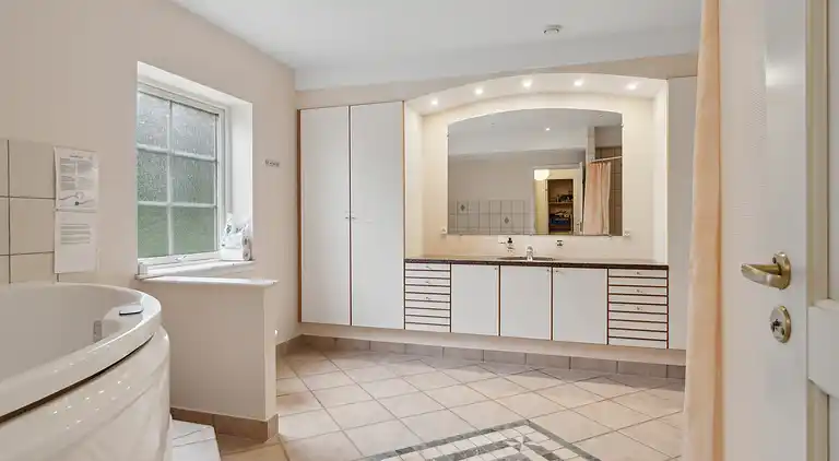 Hyggeligt og lyst sommerhus på Bornholm