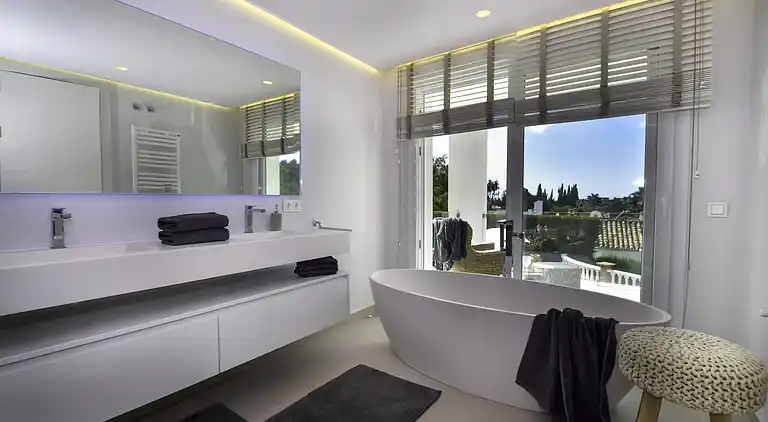 Villa exquise près plage. Pisc. chaufee*