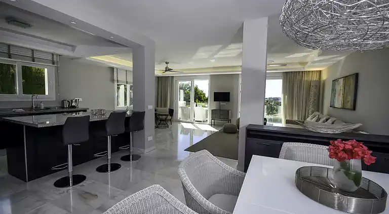 Villa exquise près plage. Pisc. chaufee*