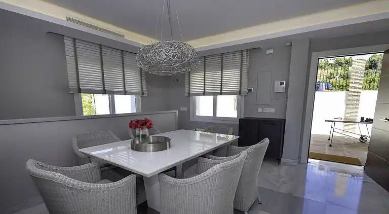 Villa exquise près plage. Pisc. chaufee*