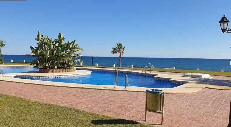 FRONT LINE BEACH APARTMENT