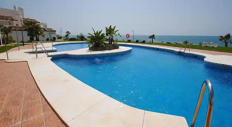 FRONT LINE BEACH APARTMENT