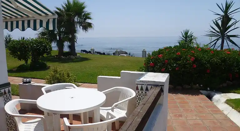 FRONT LINE BEACH APARTMENT