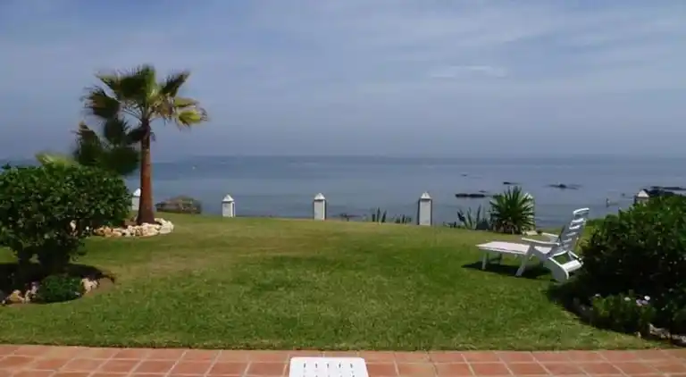 FRONT LINE BEACH APARTMENT