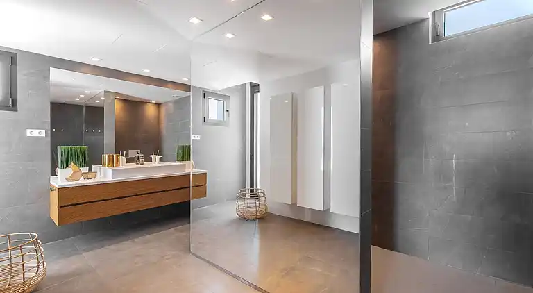 BREATH TAKING FRONT LINE BEACH VILLA