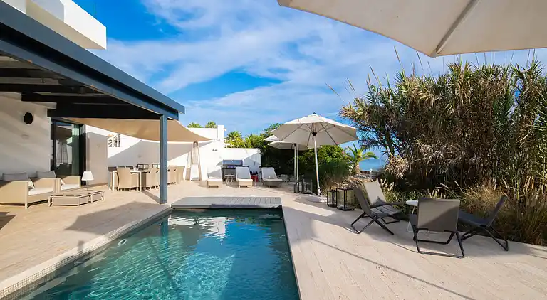 BREATH TAKING FRONT LINE BEACH VILLA