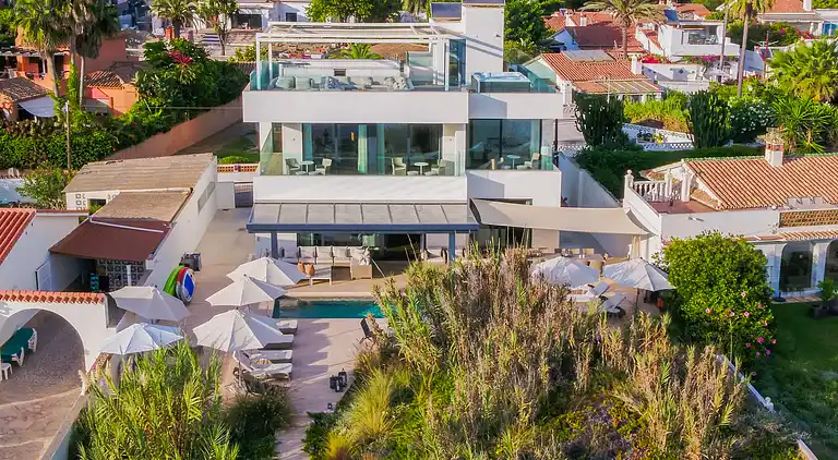 BREATH TAKING FRONT LINE BEACH VILLA