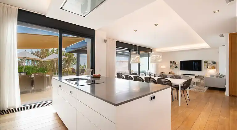 BREATH TAKING FRONT LINE BEACH VILLA