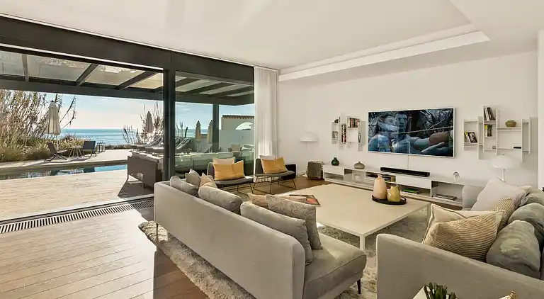 BREATH TAKING FRONT LINE BEACH VILLA