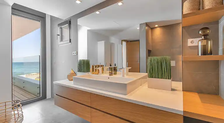 BREATH TAKING FRONT LINE BEACH VILLA