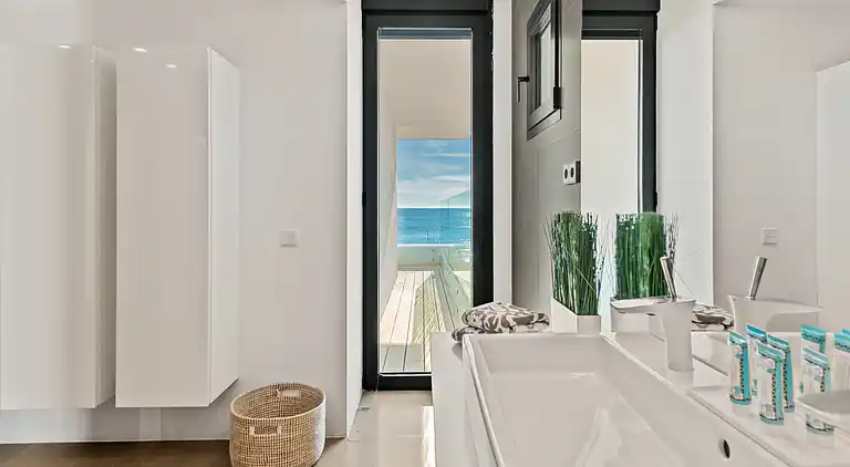 BREATH TAKING FRONT LINE BEACH VILLA