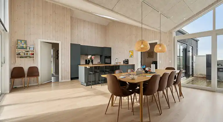 Dejligt nybygget sommerhus tæt på havet