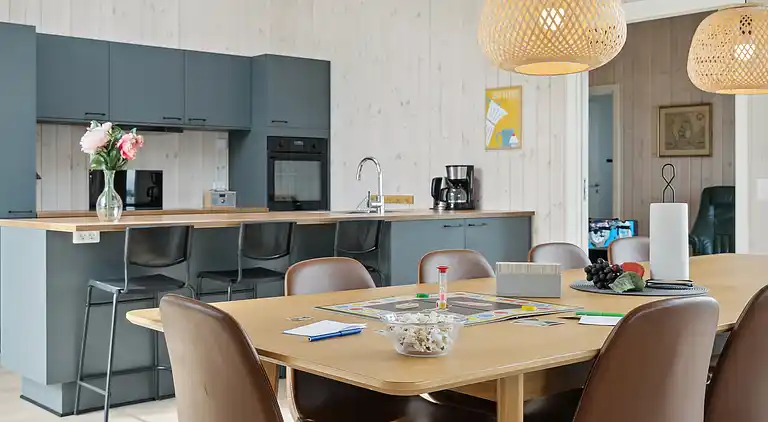 Dejligt nybygget sommerhus tæt på havet