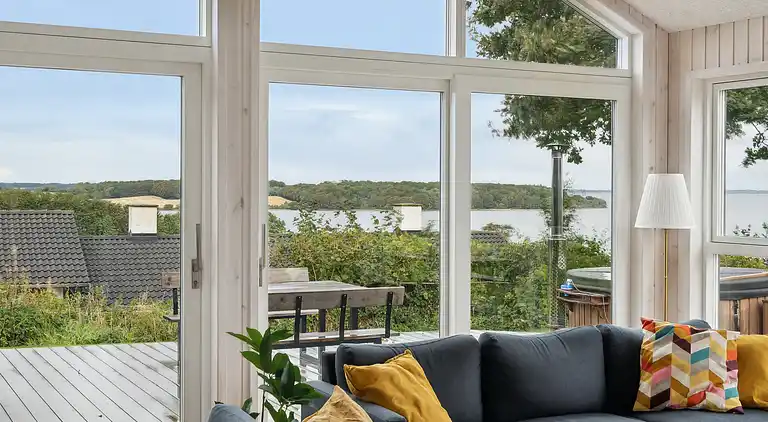 Dejligt nybygget sommerhus tæt på havet