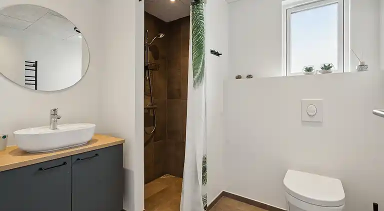 Dejligt nybygget sommerhus tæt på havet