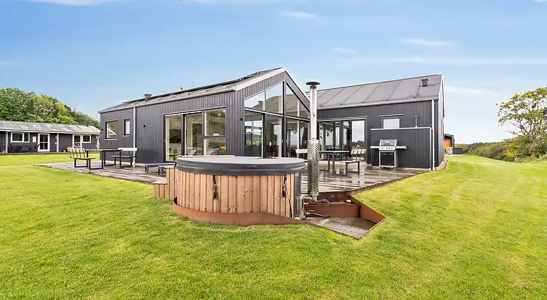 Dejligt nybygget sommerhus tæt på havet