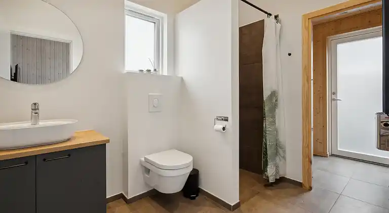 Dejligt nybygget sommerhus tæt på havet