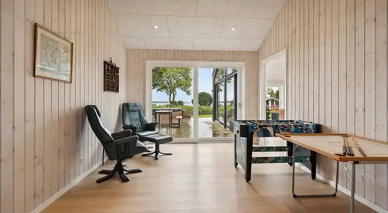 Dejligt nybygget sommerhus tæt på havet