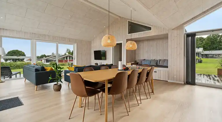 Dejligt nybygget sommerhus tæt på havet