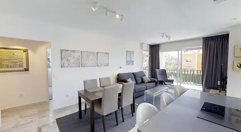 MODERNE LEJLIGHED NÆR PUERTO BANUS