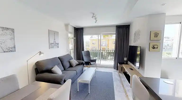 MODERNE LEJLIGHED NÆR PUERTO BANUS