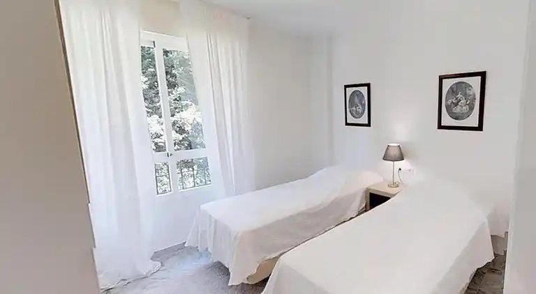 MODERNE LEJLIGHED NÆR PUERTO BANUS