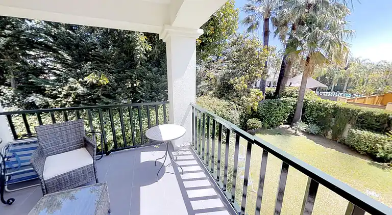 MODERNE LEJLIGHED NÆR PUERTO BANUS