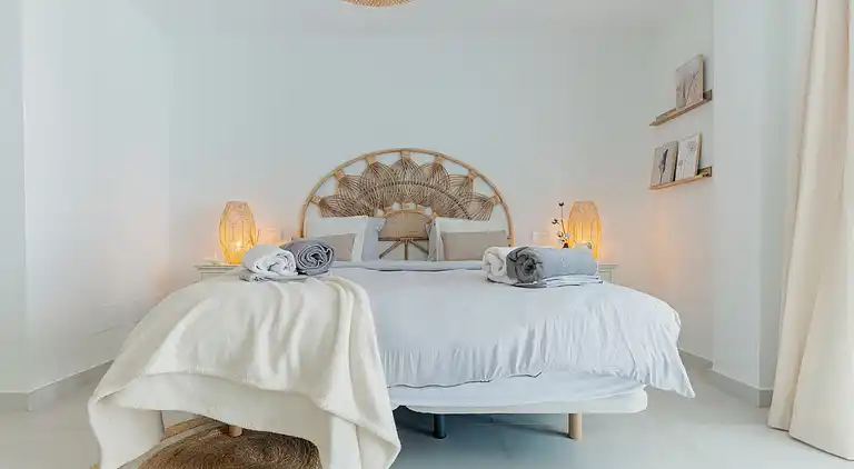 20944 - VIDUNDERLIG VILLA NÆR STRANDEN