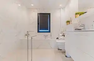 20944 - VIDUNDERLIG VILLA NÆR STRANDEN