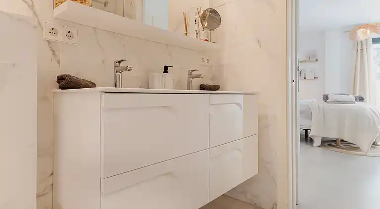 20944 - VIDUNDERLIG VILLA NÆR STRANDEN