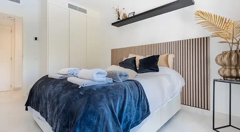 20944 - VIDUNDERLIG VILLA NÆR STRANDEN