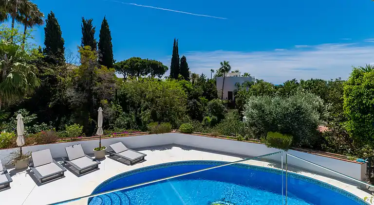 20944 - VIDUNDERLIG VILLA NÆR STRANDEN