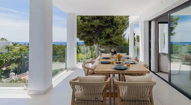 20944 - VIDUNDERLIG VILLA NÆR STRANDEN