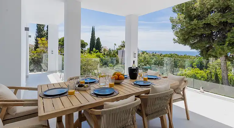 20944 - VIDUNDERLIG VILLA NÆR STRANDEN